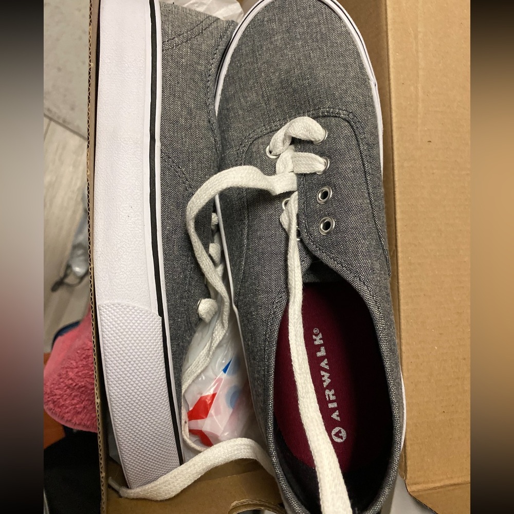 Gray Airwalk 7.5